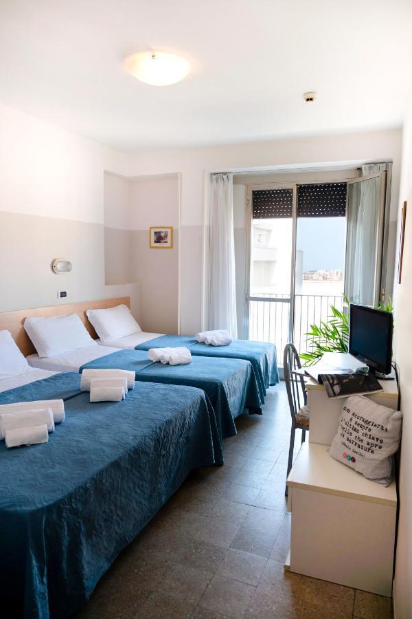 Hotel Selene - Vista Mare Riccione Habitación foto