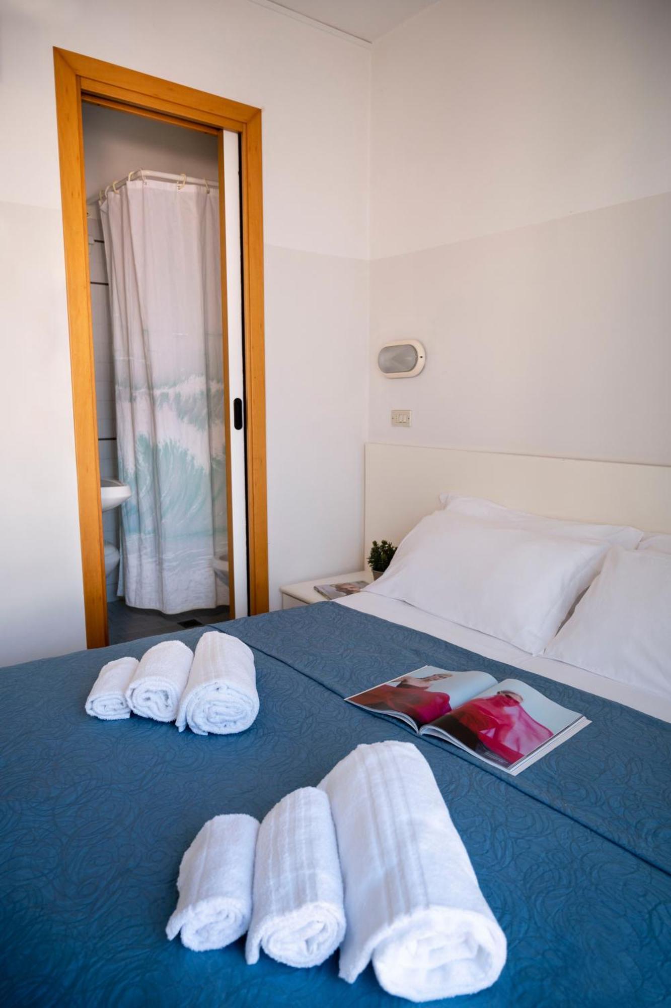 Hotel Selene - Vista Mare Riccione Habitación foto