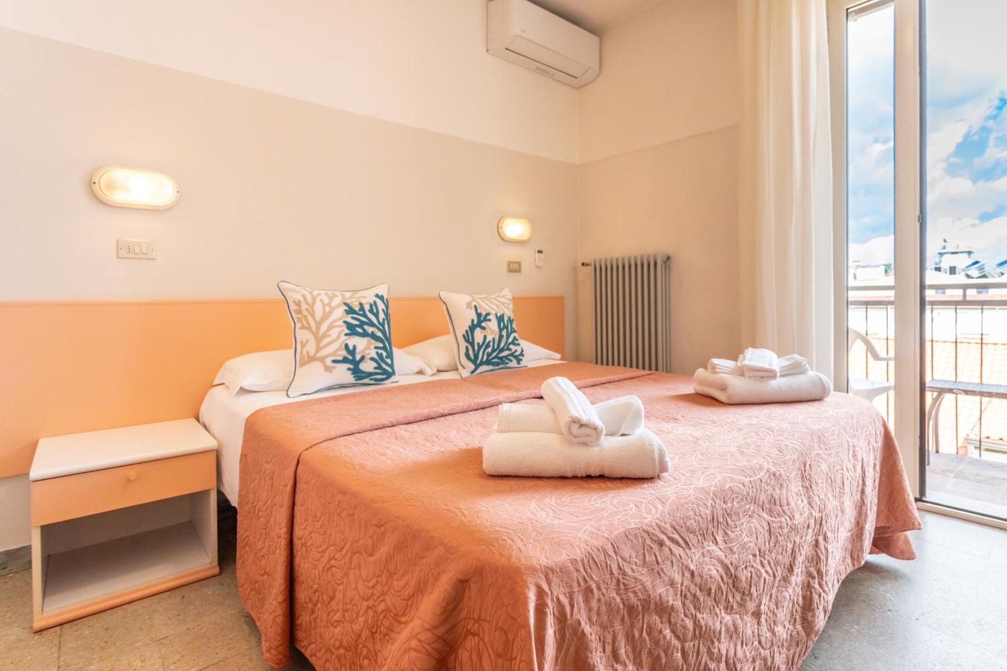 Hotel Selene - Vista Mare Riccione Habitación foto