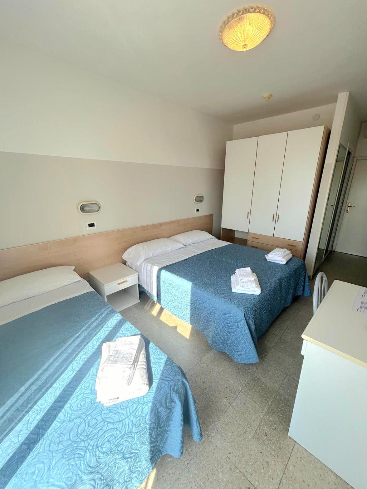 Hotel Selene - Vista Mare Riccione Habitación foto