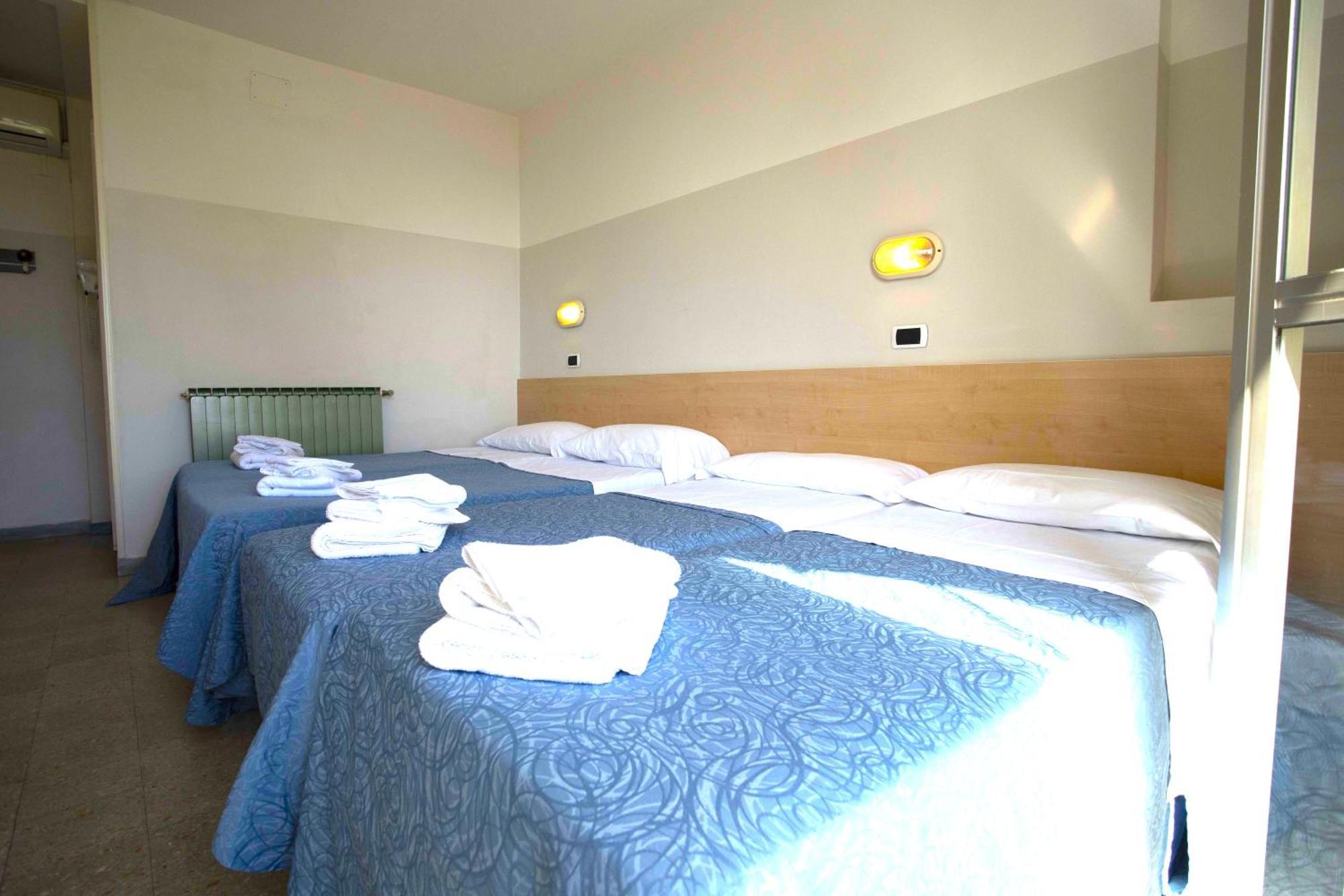 Hotel Selene - Vista Mare Riccione Habitación foto