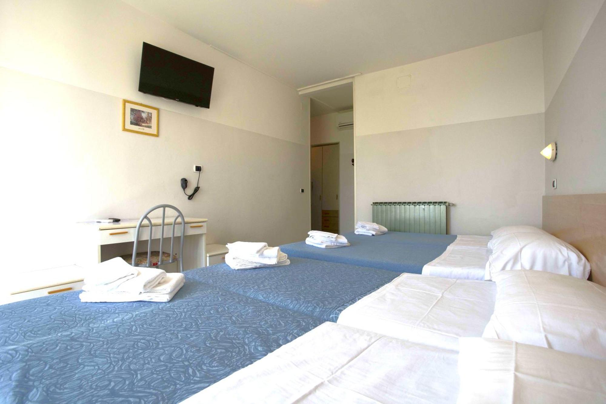 Hotel Selene - Vista Mare Riccione Habitación foto