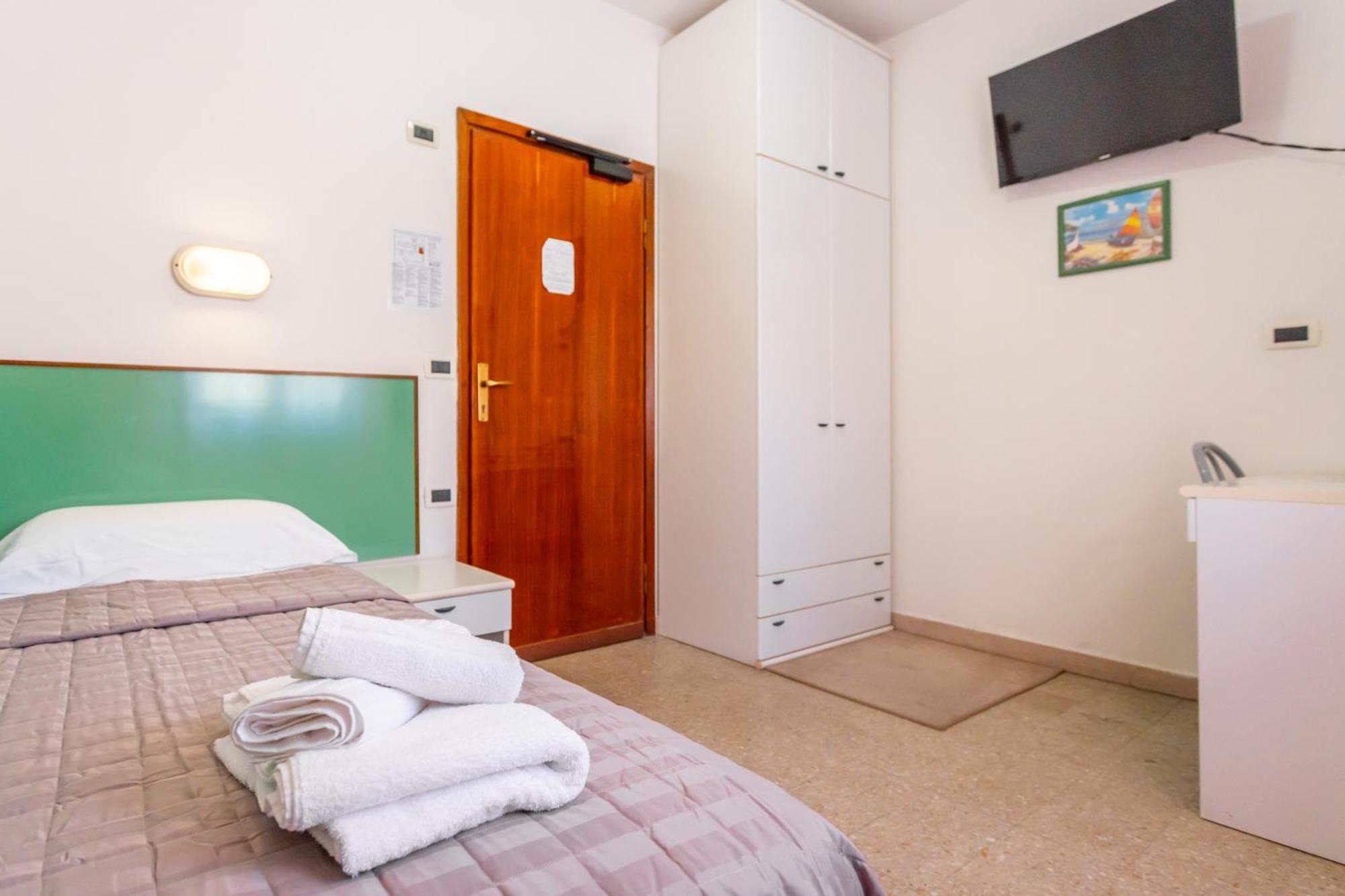 Hotel Selene - Vista Mare Riccione Habitación foto